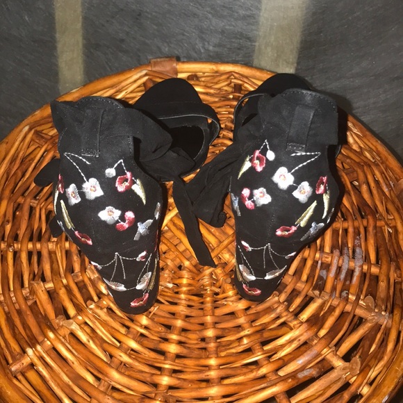 shoes - Picture 3 of 3